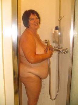 Very very fat granny fully naked in the